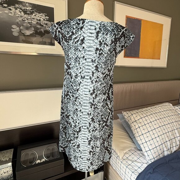 / MICHAEL Michael Kors Snake Skin Print Studded Shift Dress Porcelain Blue XS - Picture 7 of 7